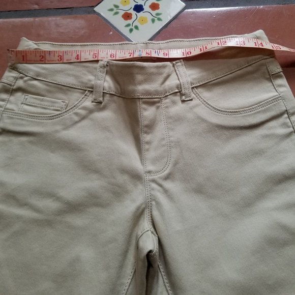 SUKO Mid Rise Pull On Tan Stretch Denim Capris - Picture 7 of 9